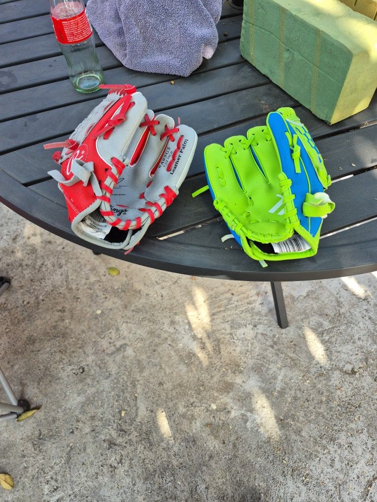 Baseball gloves for kids