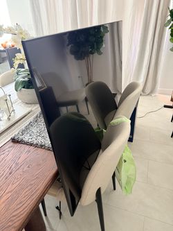 Samsung 65” 4K UHD Smart TV (AU8000 Series) – Perfect Condition