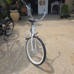 SIMPLE, WOMANS/GIRLS, CRUISERS , BIKE In New. CONDITIONS , FOR SALE ONLY $90. 