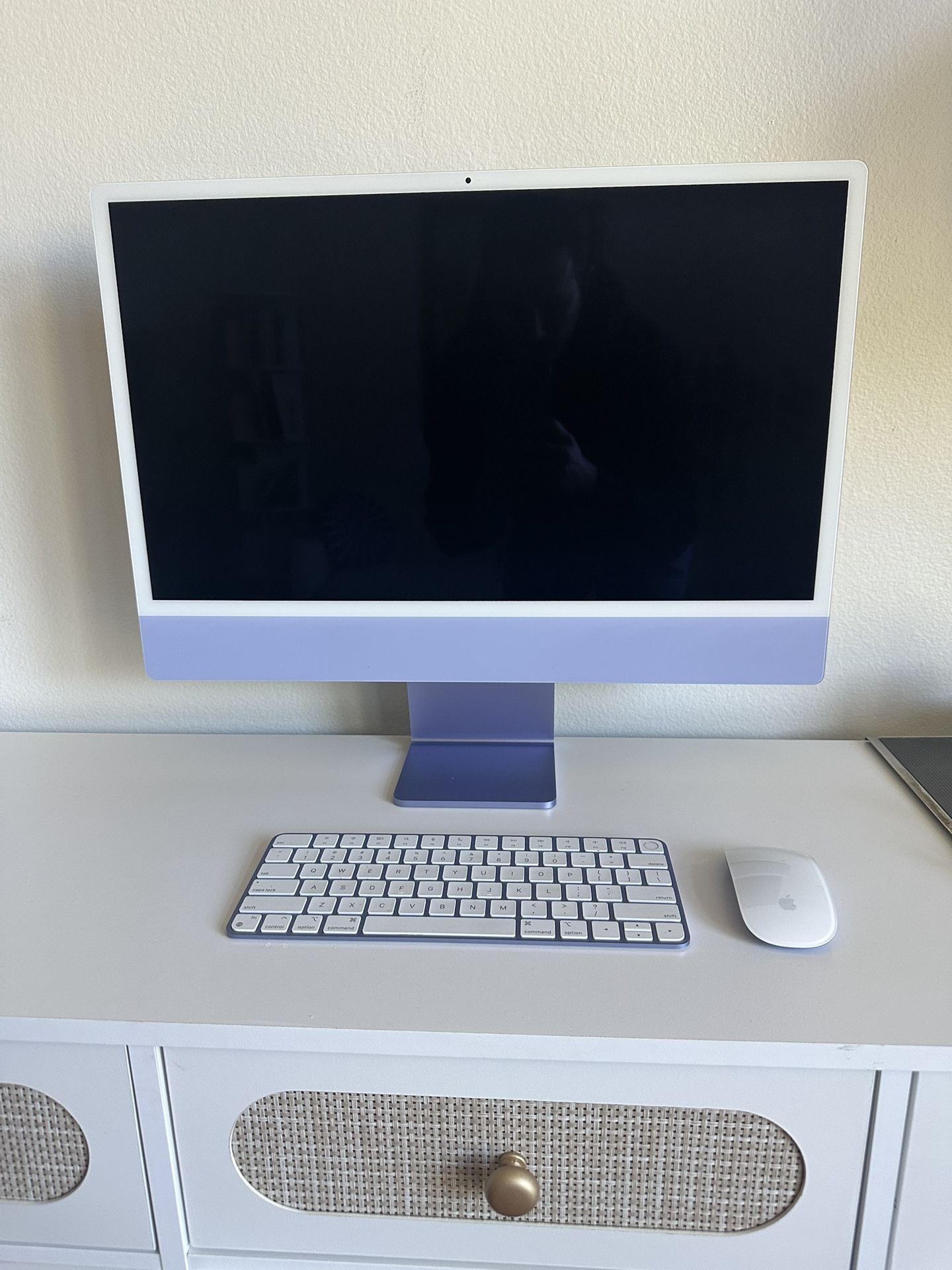 Apple iMac 24” M1 – 16GB RAM / 512GB SSD – Purple – Excellent