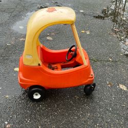 Little tykes sit in car