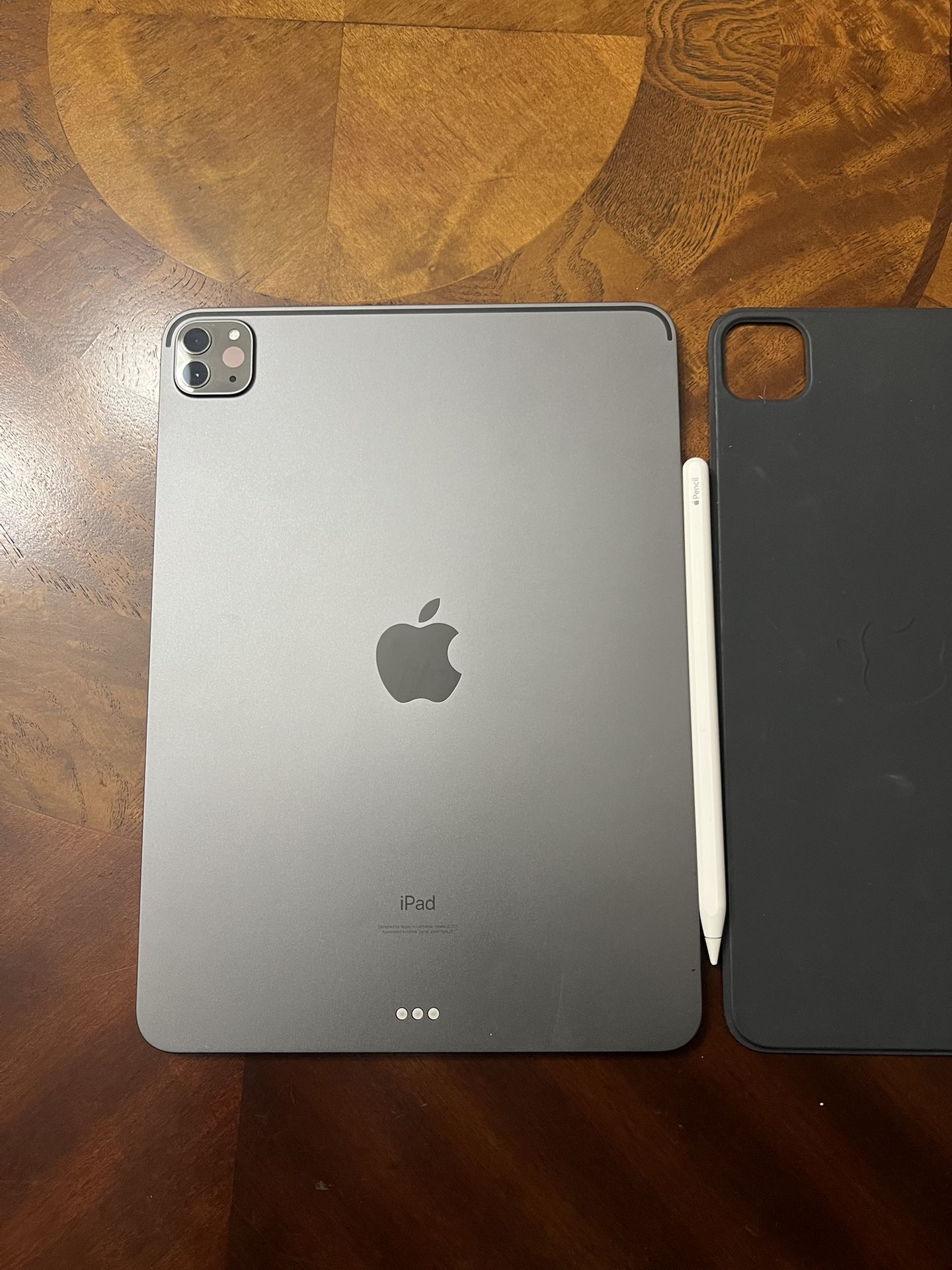 OBO iPad Pro Third Gen 256 Gb, Apple Pencil, Smart Keyboard Folio