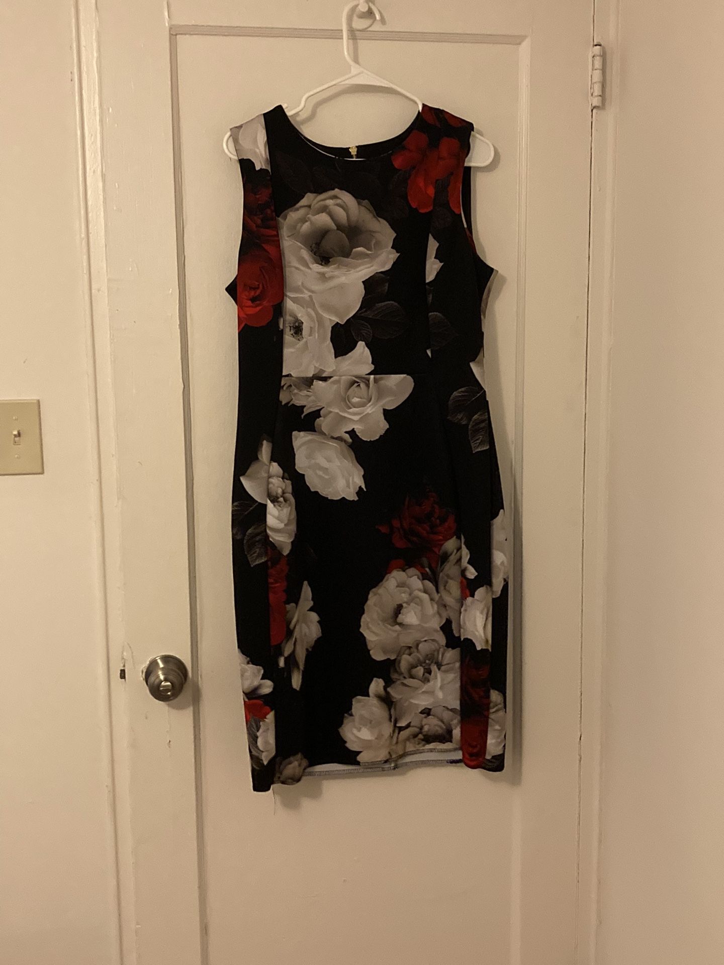 Calvin Klein Red And White Rose Dress Size 14