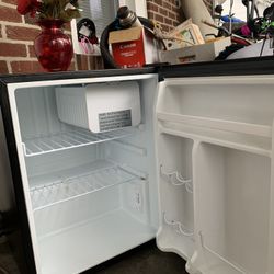 Refrigerator Like New