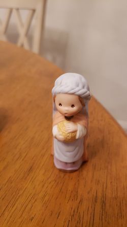 1981 Hallmark Mary Hamilton Nativity pieces