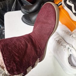 Size 1 Girls KOOLABURRA By Uggs. Warm Fleece Lining 