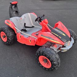 Power Wheels Stinger XS Ride-on Behucle 2-Seater Car by Fisher Price w/ Beand New battery
