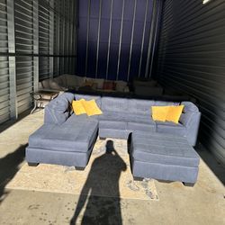Sectional Sofa/ Couch (We Deliver) 