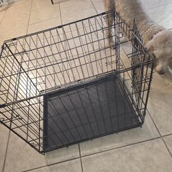 Foldable wire dog crate