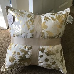 NEW~2 Elegant Gold Metallic Leaf Pattern Decorative Ivory Throw Pillows~20 x 20~New with Tags