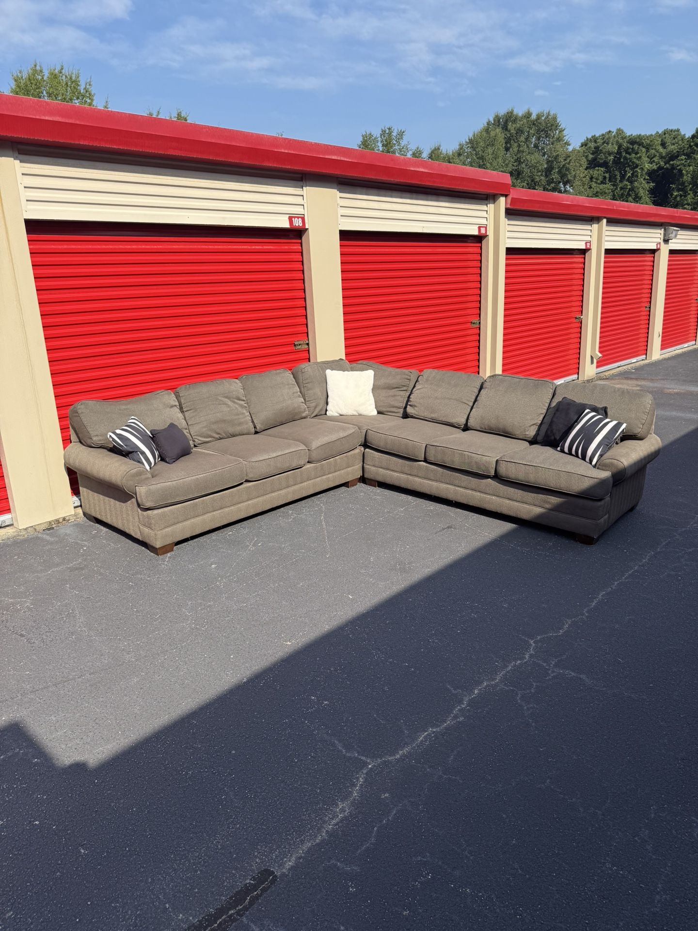 FREE DELIVERY - KING HICKORY SECTIONAL