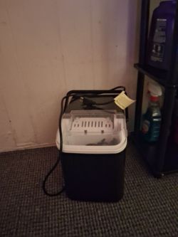 Gently used ice maker
