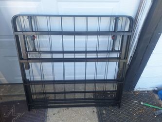 Foldable twin frame