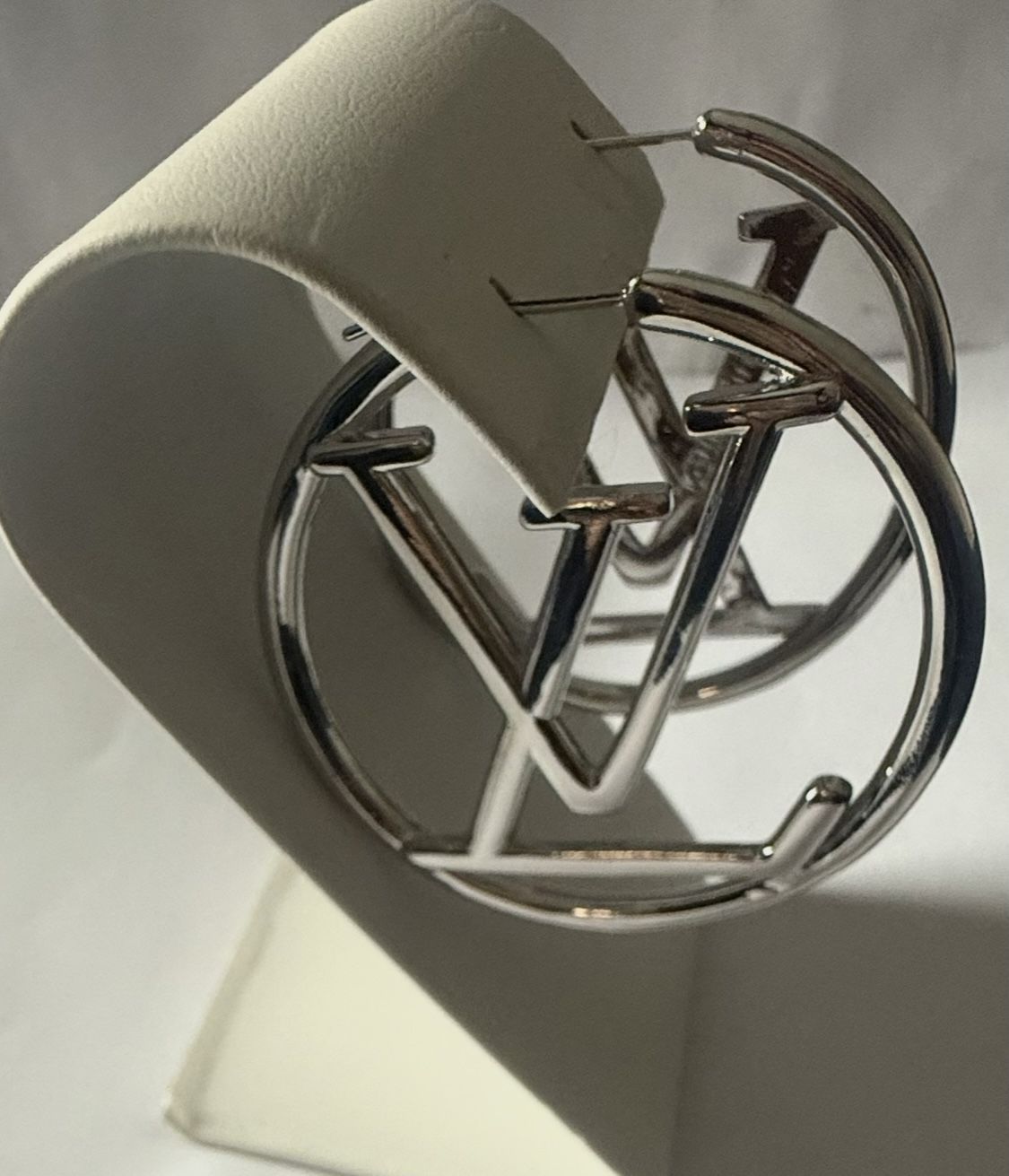 🧑‍🎄🎁 Holiday Gift Silver Hoops 