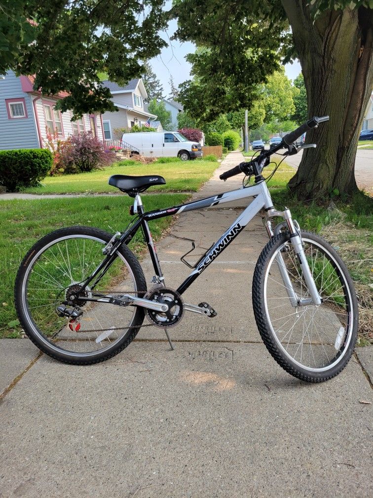 SCHWINN RANGER MOUNTAIN BIKE