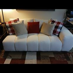 White couch/ Sofa blanco 