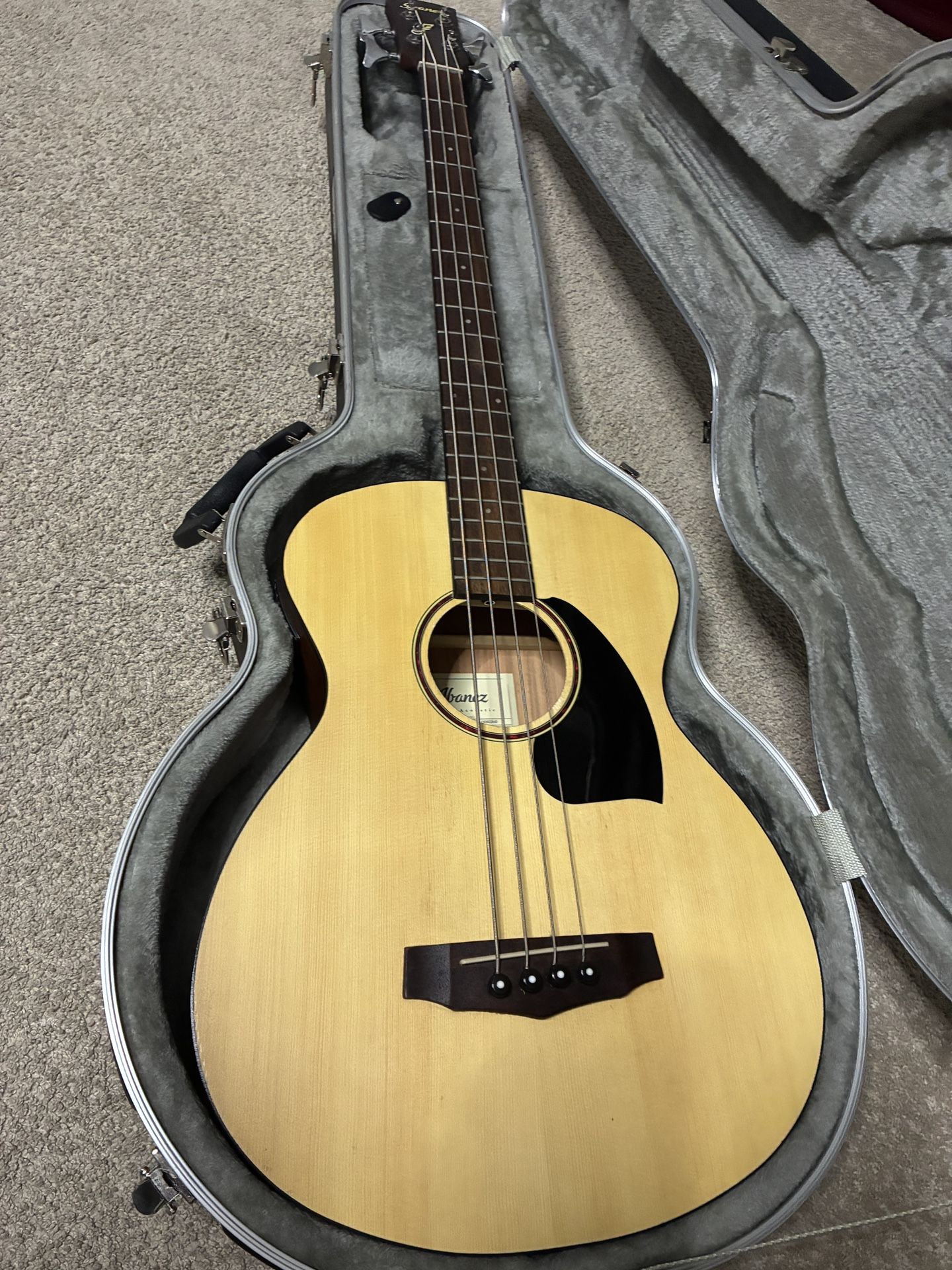 Ibanez acoustic bass/bajoloche