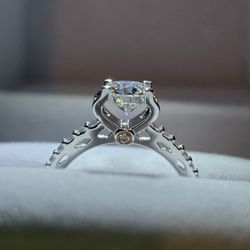 Moissanite In Tension Setting 18k White Gold 