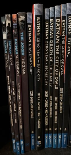 Batman paperback and hardcover comics (read description)
