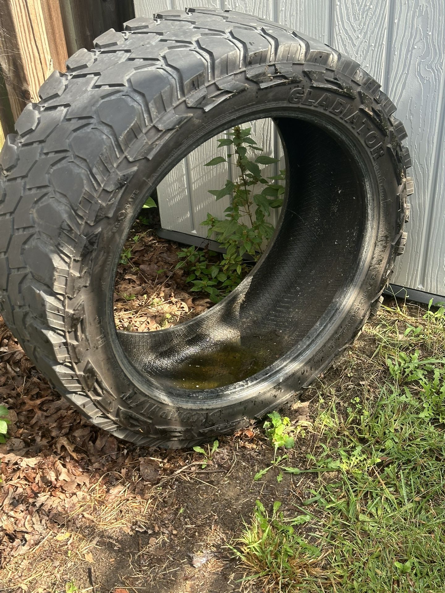 Gladiator Tire 37x13.50 R24 LT Used