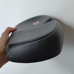 New Schwinn Cruise Noseless Foam Bicycle Saddle