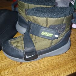 Boys Nike Winter Boots