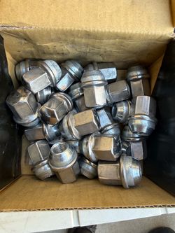 Ram 1500 lug nuts 24
