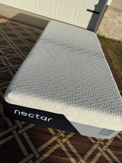 Nectar Premier Memory Foam, Twin, Like New, Perfect Condition