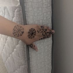 Queen mattress Serta Sertapedic mattress