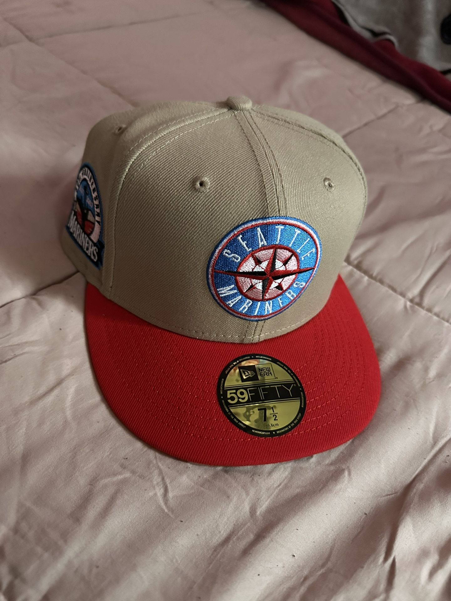 Sz 7 1/2- Mariners Wheat Red Blue Uv