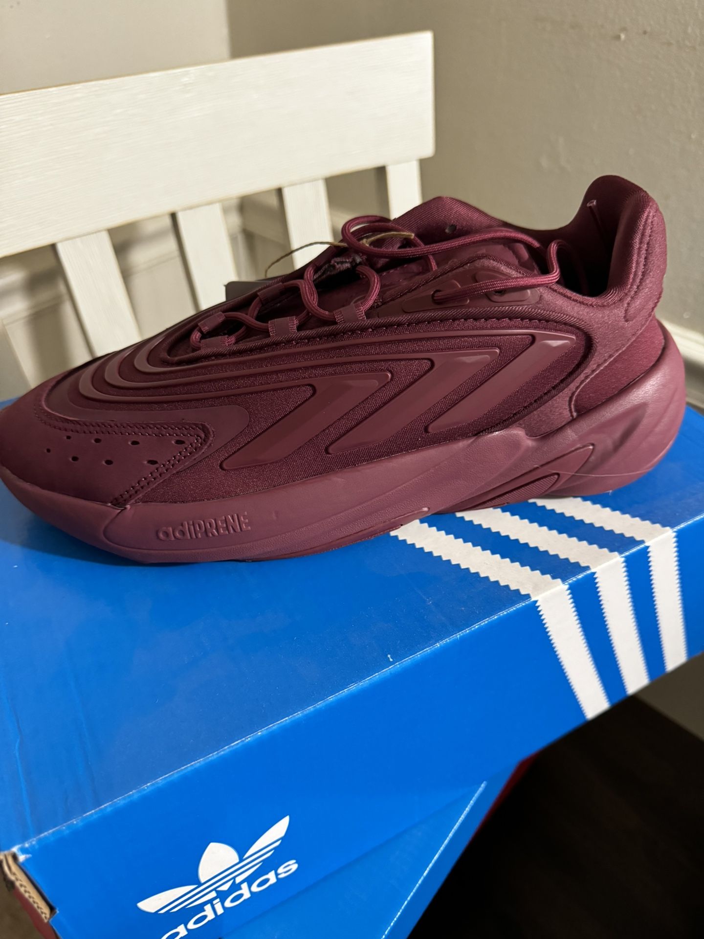 Brandnew Adidas Ozelia
