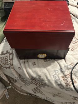 Cigar humidors