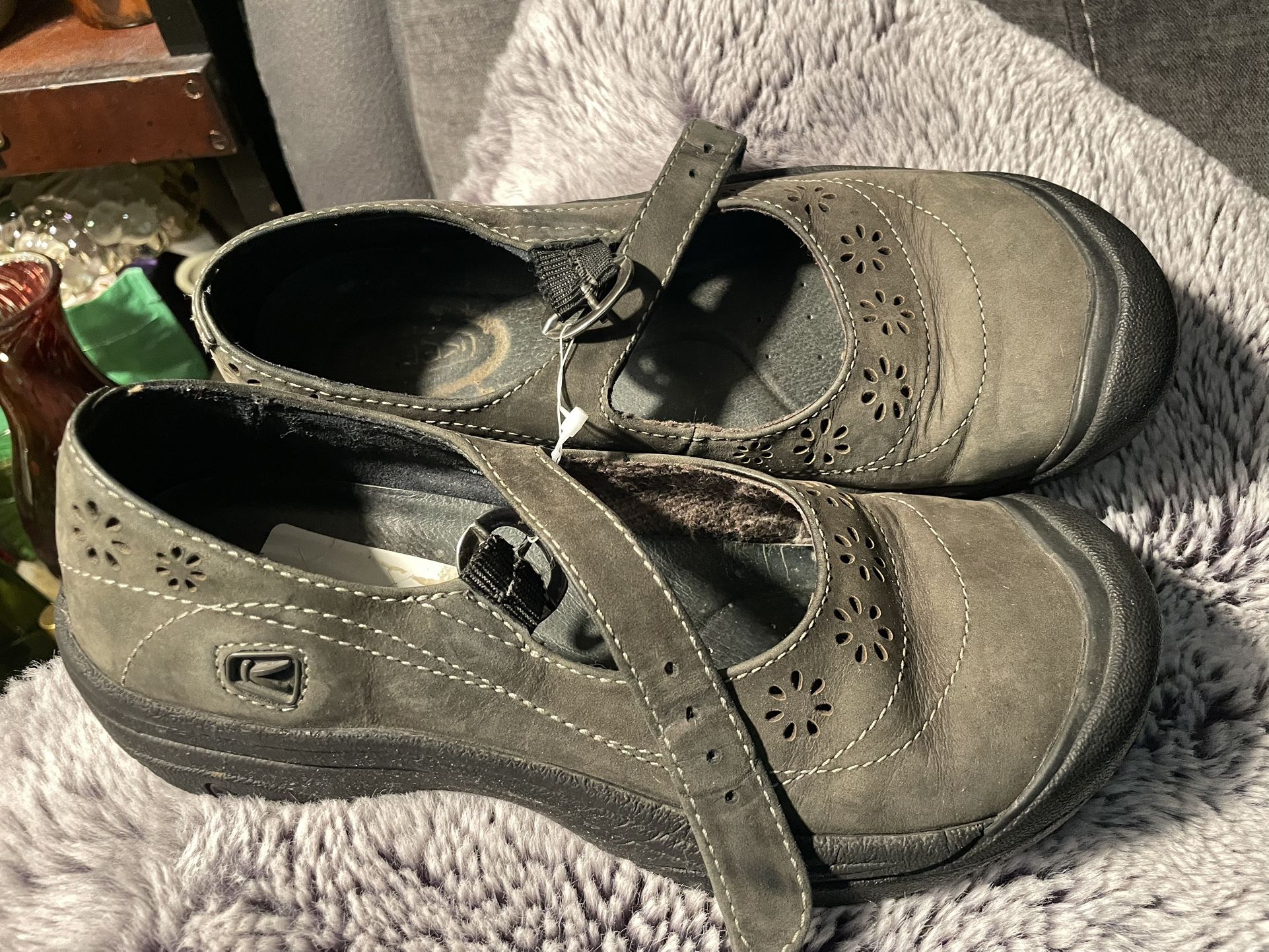 Keen Shoes Womens Size 7 Calistoga Mary Jane with cute Cutout Floral pattern design