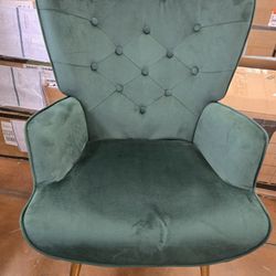 🪑✨ GORGEOUS ACCENT CHAIR FOR SALE! ✨🪑

🛋️ Velvet Wingback Accent Chair with Gold Legs