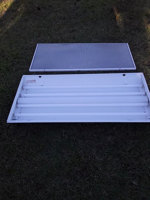 4 Light Fluorescent Light Fixture