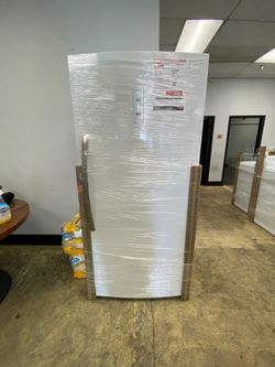 Frigidaire FRAE2024AW Refrigerator