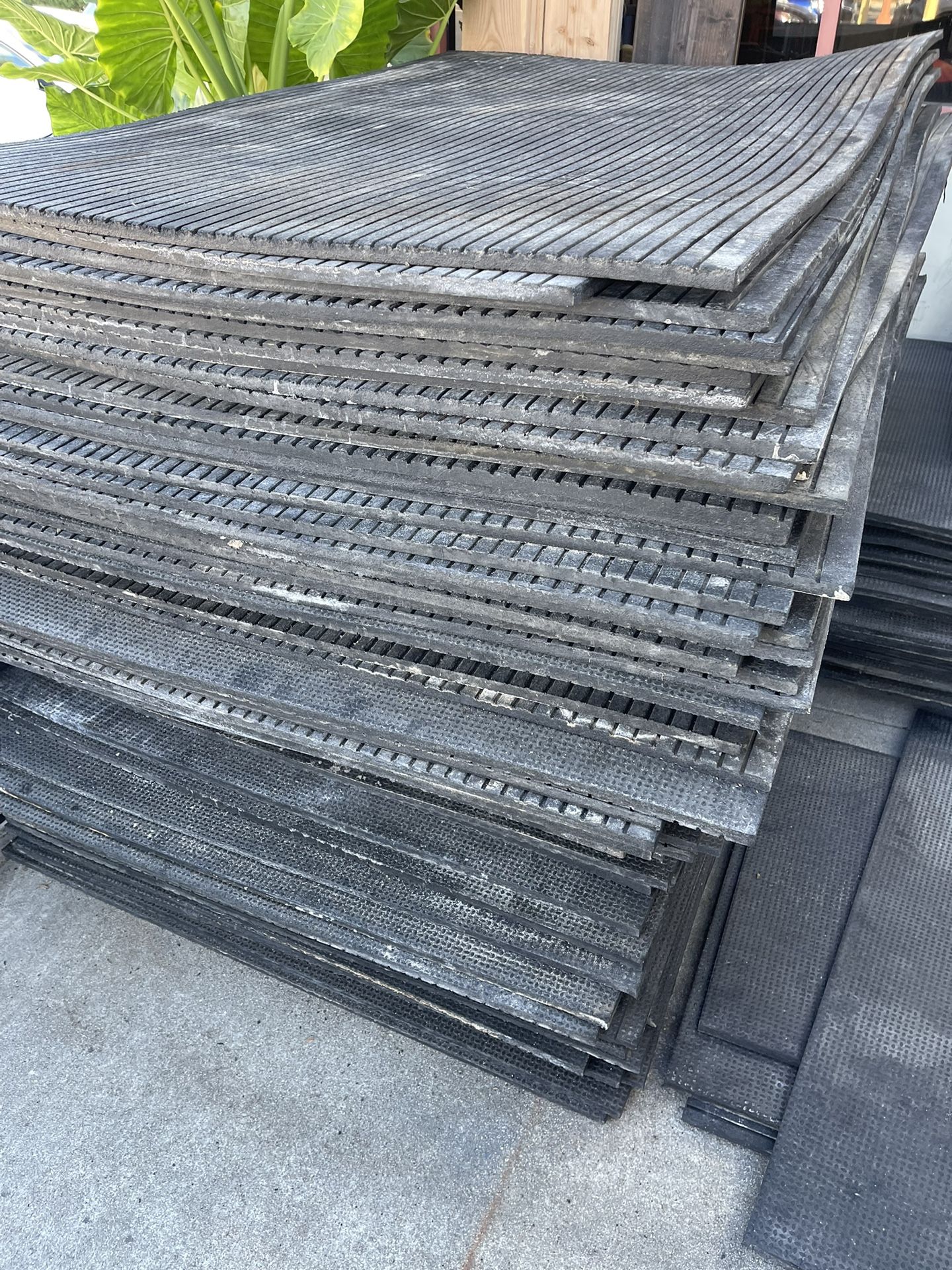 STALL MATS🔹GYM MATS🔹WORKOUT FITNESS GYM EQUIPMENT 