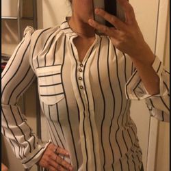 Nice Dressy Top Small )Blusa small