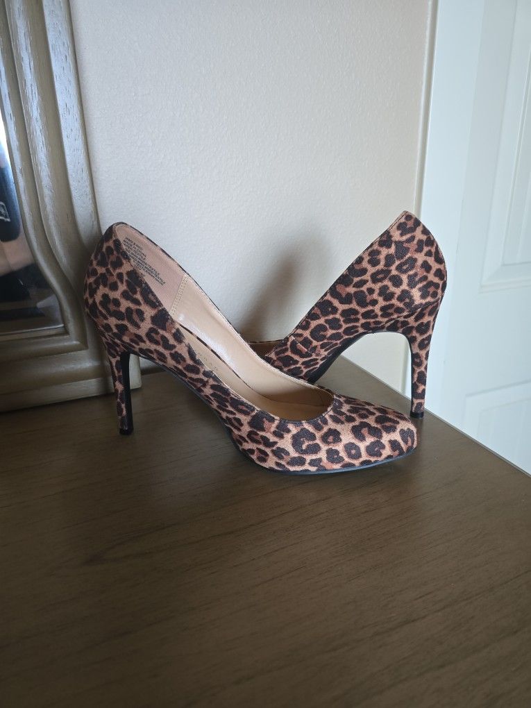 Lauren Conrad Size 9 Women's Leopard Print Heels