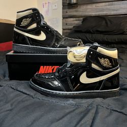 Jordan 1 High OG “Black/Metallic Gold” Men’s Size 9.5