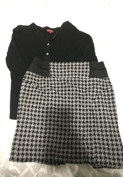 Women’s black checkered skirt size 11