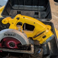 DeWalt Battery Saw 