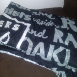 Twin Size Raiders Blanket Set