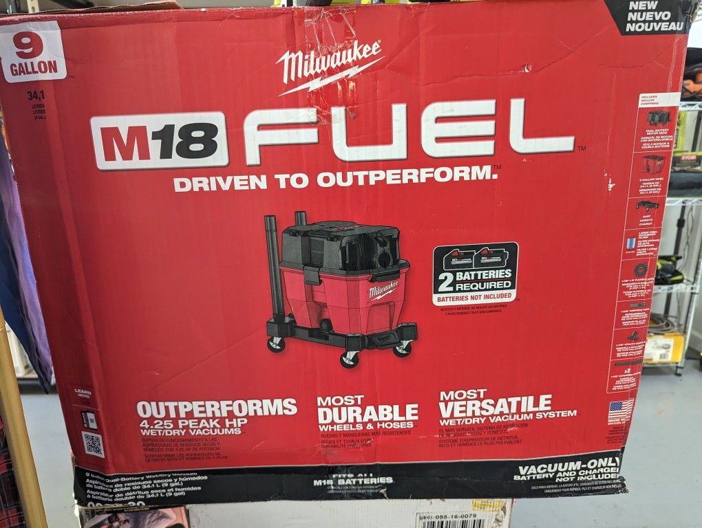 Milwaukee M18 FUEL 9 Gal. Cordless DUAL-BATTERY Wet/Dry Shop Vacuum with Filter, Hose, and Accessories

Tool Only