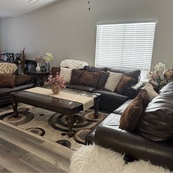 Sofa set 4 piece like new