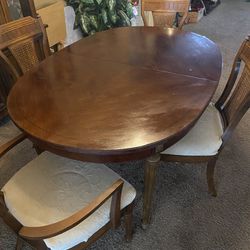 Vintage Dinning Room Table and Chairs