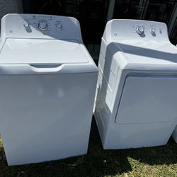 Ge He Top Load Washer With Agitator And Electric Dryer Set In white 
