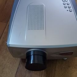 DP HD66 LCD projector 