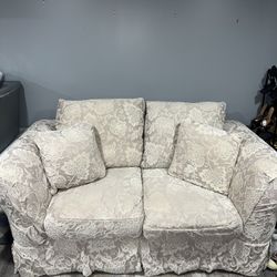 LoveSeat 