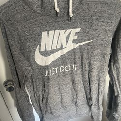 Woman’s Nike Athletic Pullover Hoodie Size Medium 